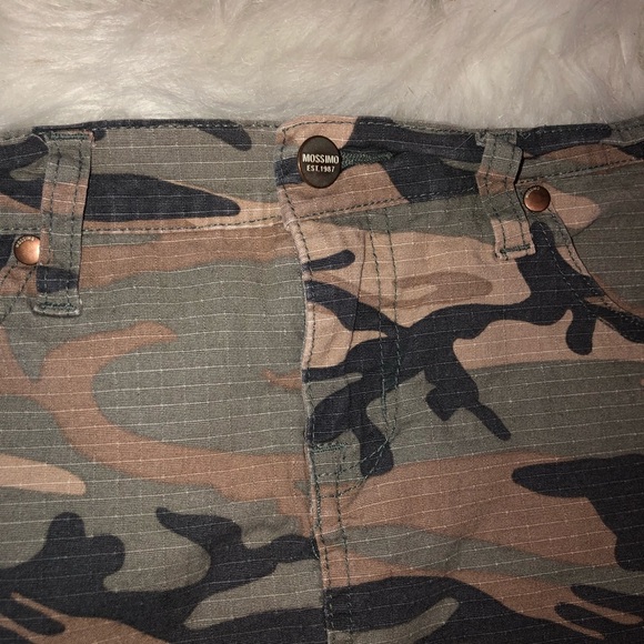 👑 Mossimo Camo Skirt - Picture 2 of 5
